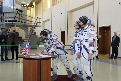 CG4G8732 --- (6 May 2015) --- At the Gagarin Cosmonaut Training Center in Star City, Russia, Expedition 44/45 backup Flight Engineer Timothy Peake of the European Space Agency signs in for the first of two days of qualification exams May 6 as his crewmates, Yuri Malenchenko of the Russian Federal Sp