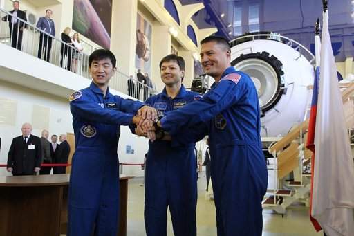 CG4G9064 --- (6 May 2015) --- At the Gagarin Cosmonaut Training Center in Star City, Russia, Expedition 44/45 crewmembers Kimya Yui of the Japan Aerospace Exploration Agency (left), Oleg Kononenko of the Russian Federal Space Agency (Roscosmos, center), and Kjell Lindgren of NASA (right) clasp hands