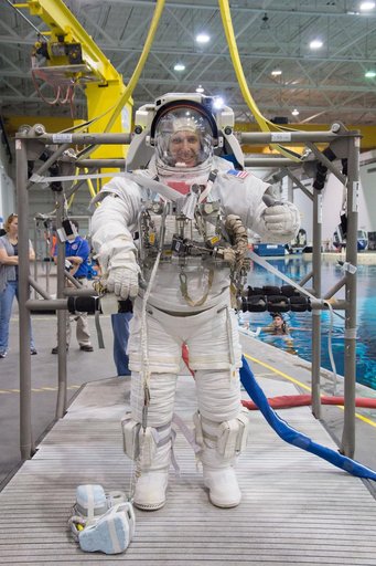 PHOTO DATE:  08-31-15.LOCATION:  NBL - Pool Topside .SUBJECT: Expedition 51/52 (Soyuz 50) astronaut Mark Vande Hei during ISS EVA Maintenance 1  training..PHOTOGRAPHER:  BILL STAFFORD