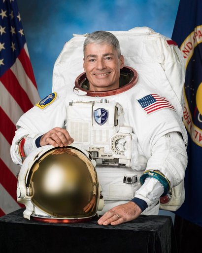 PHOTO DATE: 01-06-16.LOCATION:  Bldg. 8, Room 183 - Photo Studio.SUBJECT: Official astronaut portrait of Expedition 51/52 crew member Mark Vande Hei in an EMU.PHOTOGRAPHER: BILL STAFFORD AND ROBERT MARKOWITZ