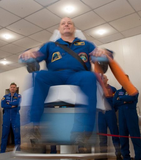 jsc2017e137339 - At the Cosmonaut Hotel crew quarters in Baikonur, Kazakhstan, Expedition 54-55 prime crewmember Scott Tingle of NASA tests his vestibular skills on a rotating chair Dec. 11 as part of his pre-launch training. Tingle, Norishige Kanai of th