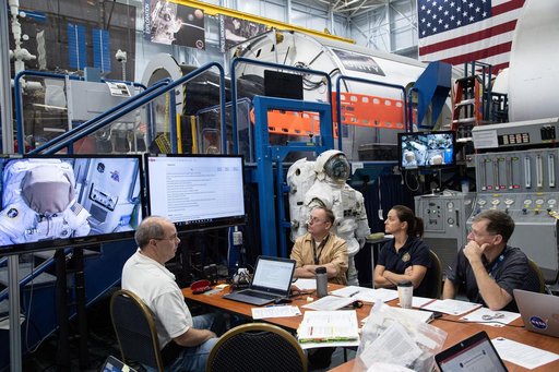 Commercial Crew Program Astronaut Training - Mike Fincke, Nicole