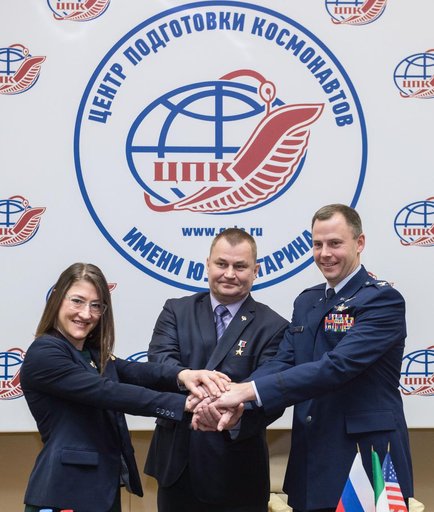 jsc2019e004423 - At the Gagarin Cosmonaut Training Center in Star City, Russia, Expedition 59 crewmembers Christina Koch of NASA (left), Alexey Ovchinin of Roscosmos (center) and Nick Hague of NASA (right) pose for pictures Feb. 21 following a pre-launch