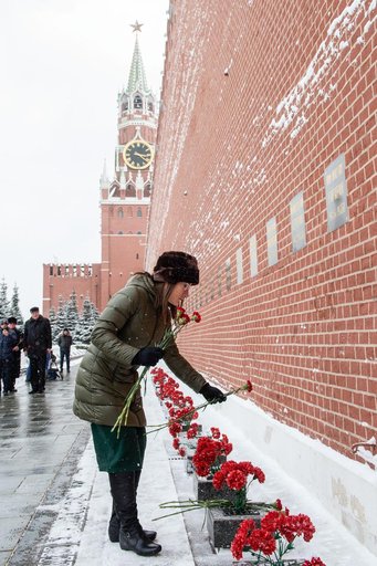 jsc2019e004436 - At the Kremlin Wall in Moscow, Expedition 59 crewmember Christina Koch of NASA lays flowers where Russian space icons are interred in traditional ceremonies Feb. 21. Koch, Nick Hague of NASA and Alexey Ovchinin of Roscosmos will launch Ma