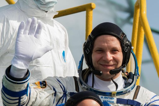 Expedition 63 Crew Waves Farewell