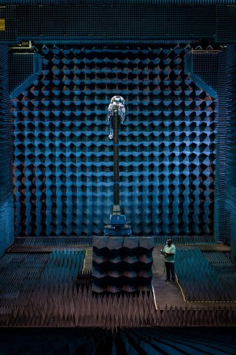 xEMU Antenna Testing in JSC's Anechoic Chamber