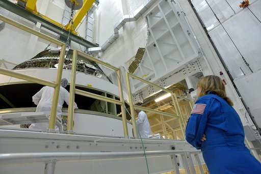 Astronaut Anna Fisher visits Operations and Checkout building