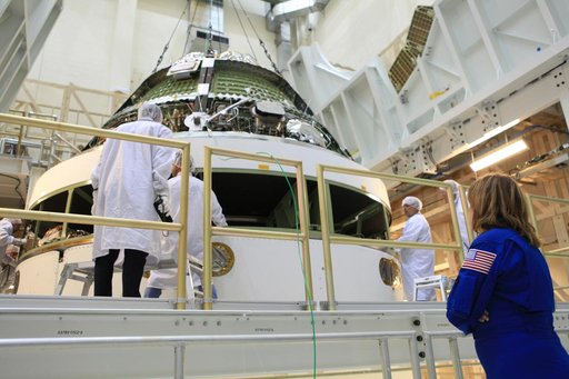 Astronaut Anna Fisher visits Operations and Checkout building