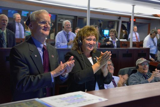 Orion team watches the spacecraft return