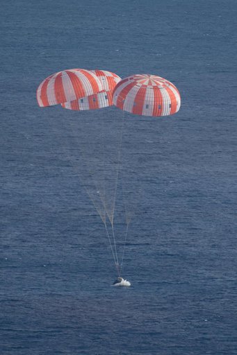 Orion returns to Earth after a succesfull flight