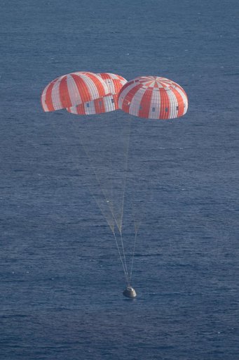 Orion returns to Earth after a succesful flight