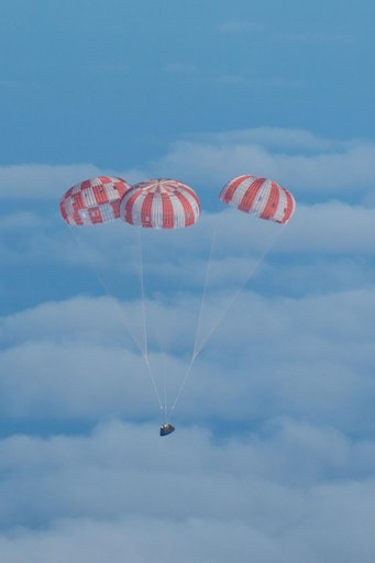 Orion returns to Earth after a succesful flight
