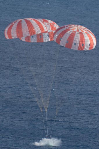 Orion returns to Earth after a succesfull flight