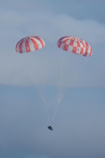 Orion returns to Earth after a succesfull flight
