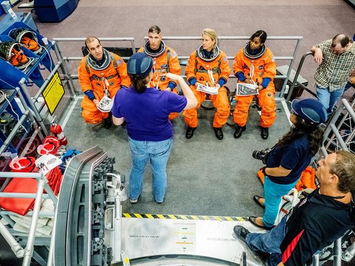 Orion docking hatch evaluation