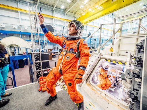 Orion docking hatch evaluation