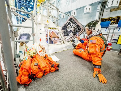 Orion docking hatch evaluation