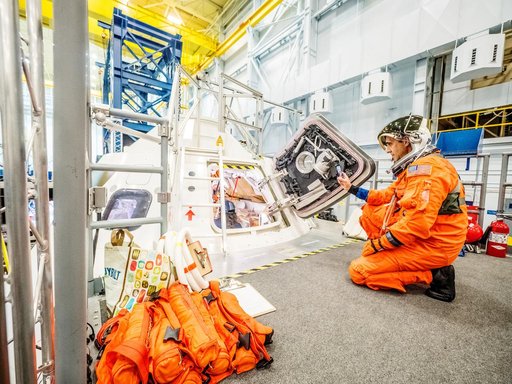 Orion docking hatch evaluation