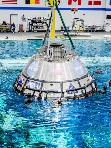 US Navy Divers practice recovery operations at JSC