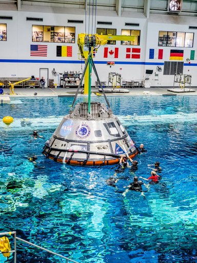US Navy Divers practice recovery operations at JSC