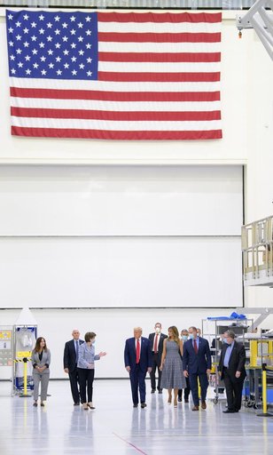 POTUS views Artemis I Orion
