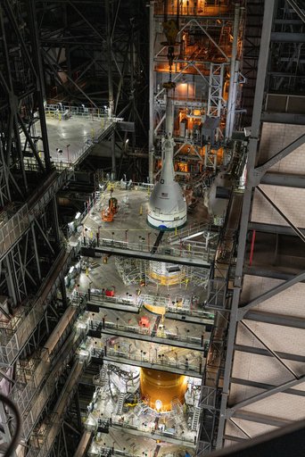 Artemis I Orion / SLS stack complete