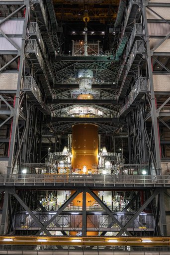 Artemis I Orion / SLS stack complete