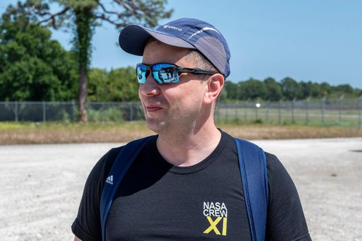 Cosmonaut Oleg Platonov participates in a training session at the Kennedy Space Center