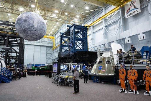 Artemis II Crew Lunar Observations Training -- jsc2025e064769