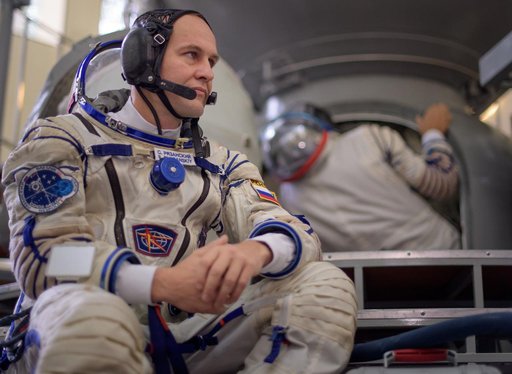 Expedition 52 Qualification Exams