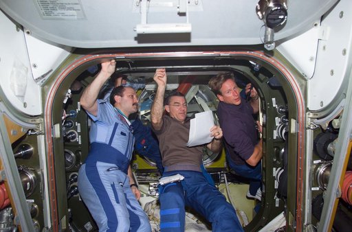 Usachev, Voss and Gernhardt install cables in Quest airlock