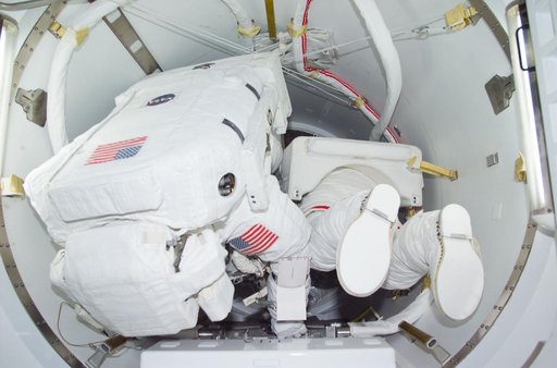 MS Reilly and Gernhardt preparing for third EVA