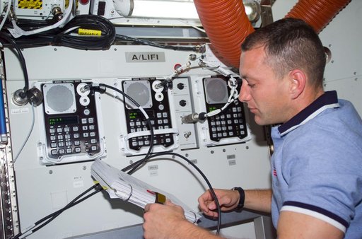 PLT Horbaugh at control panel in the Airlock Quest