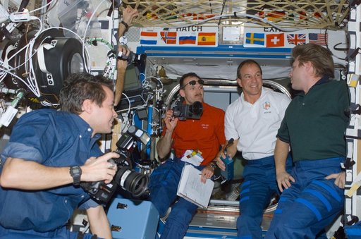 Expedition Four and STS-110 crews congregate in Destiny