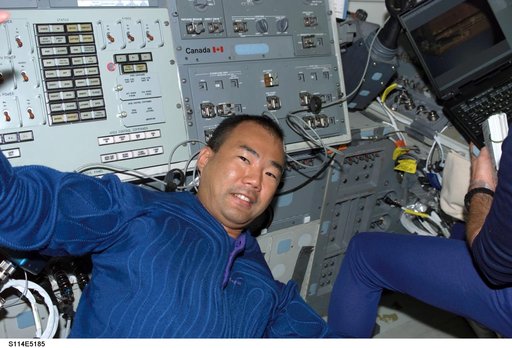STS-114 mission specialist Noguchi on flight deck