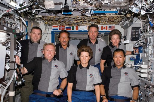 Crew on-orbit portrait in U.S. Lab