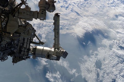 Tanner and Stefanyshyn-Piper performs first EVA during STS 115 / Expedition 13 joint operations