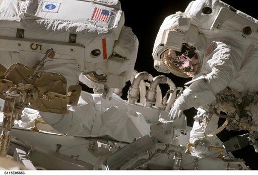 Stefanyshyn-Piper and Tanner perform first EVA during STS-115 / Expedition 13 joint operations