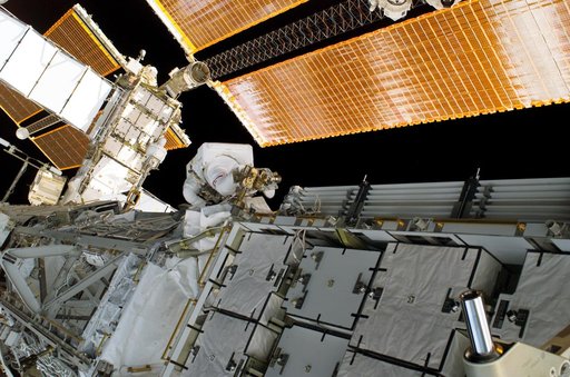 Tanner performs first EVA during STS-115 / Expedition 13 joint operations
