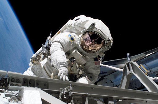 Stefanyshyn-Piper performs first EVA during STS-115 / Expedition 13 Joint Operations