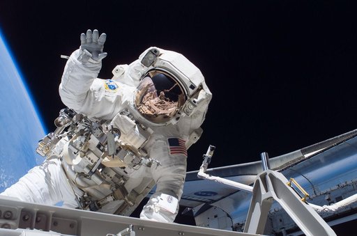 Stefanyshyn-Piper performs first EVA during STS-115 / Expedition 13 Joint Operations