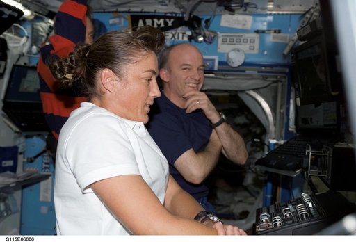 STS-115 MS Stefanyshyn-Piper works at the SSRMS in the U.S. Laboratory