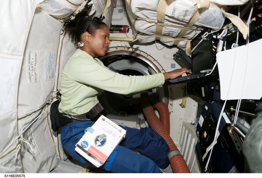 STS-116 MS Higginbotham uses laptop computer in the MDDK on Space Shuttle Discovery