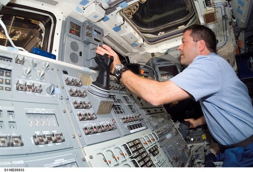 STS-116 MS Patrick work at aft FD on Space Shuttle Discovery