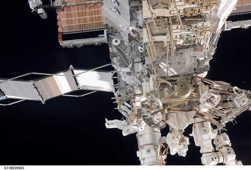 STS-116 MS Fuglesang works at the P3/P4 Truss during EVA 1