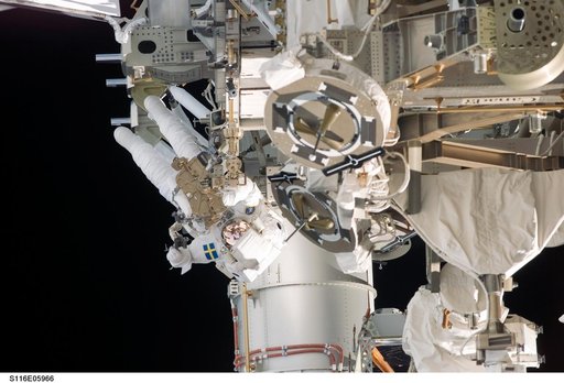 STS-116 MS Fuglesang works at the P3/P4 Truss during EVA 1