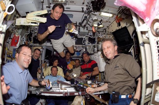 Expedition 14 / STS-116 Crewmembers enjoy meal in the SM during Joint Operations