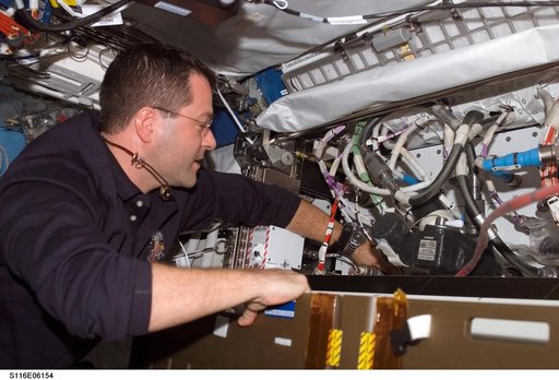 STS-116 MS Patrick works on HRF rack in the U.S. Laboratory during Joint Operations
