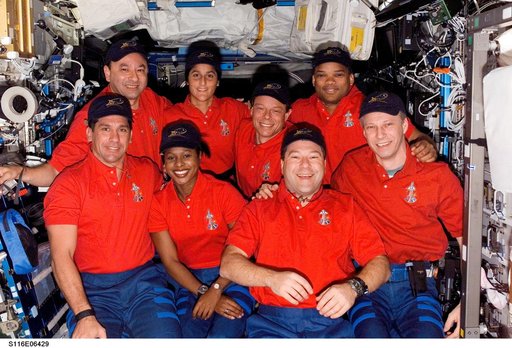 STS-116 Crewmembers and Expedition 14 Crewmember posing in the U.S. Laboratory