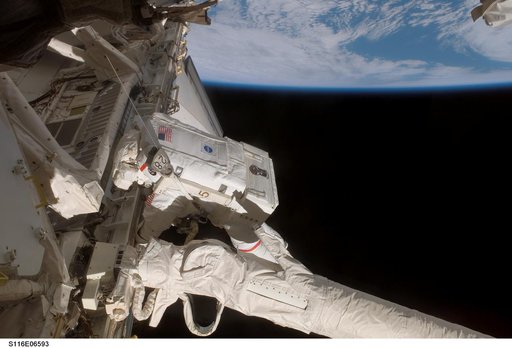 STS-116 MS Curbeam rewires during EVA 3
